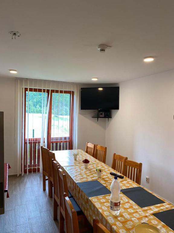 TV a/nebo společenská místnost v ubytování CASA Dana