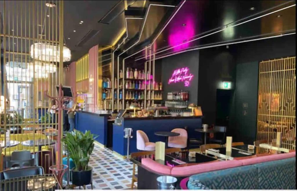 KAYA Zurich Apartment 1B - Deluxe 2BR Downtown Apt - Resim 38