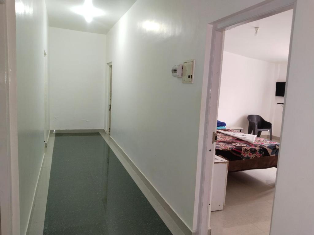 Postel nebo postele na pokoji v ubytování BS dreamz ooty