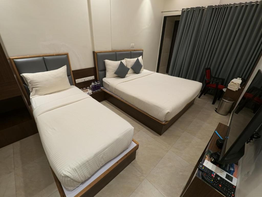 Hotel Aaradhya Adorer - Sala Ejecutiva