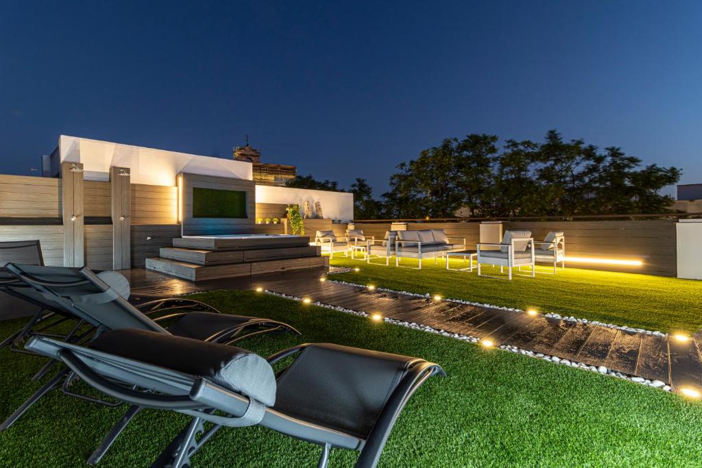 Bazén v ubytovaní Allo Apartments Plateros Centro Jacuzzi Comunitario alebo v jeho blízkosti