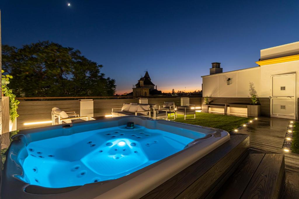 Bazén v ubytovaní Allo Apartments Plateros Centro Jacuzzi Comunitario alebo v jeho blízkosti