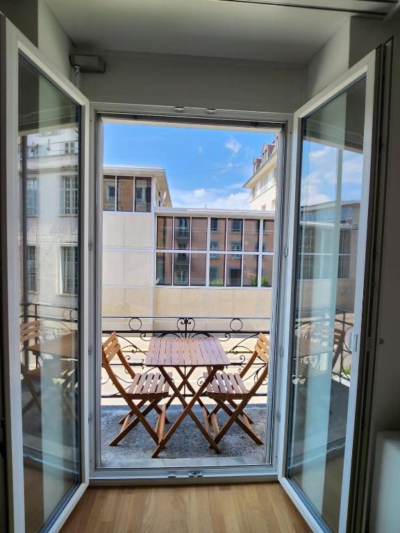 KAYA Zurich Apartment 2B - Downtown 2BR Deluxe Apt