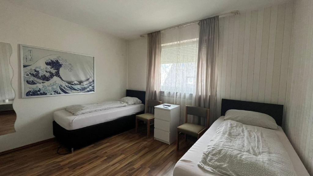 a small room with two beds and a window at Pension Highway - Bünde Vincke Straße 11 in Bünde