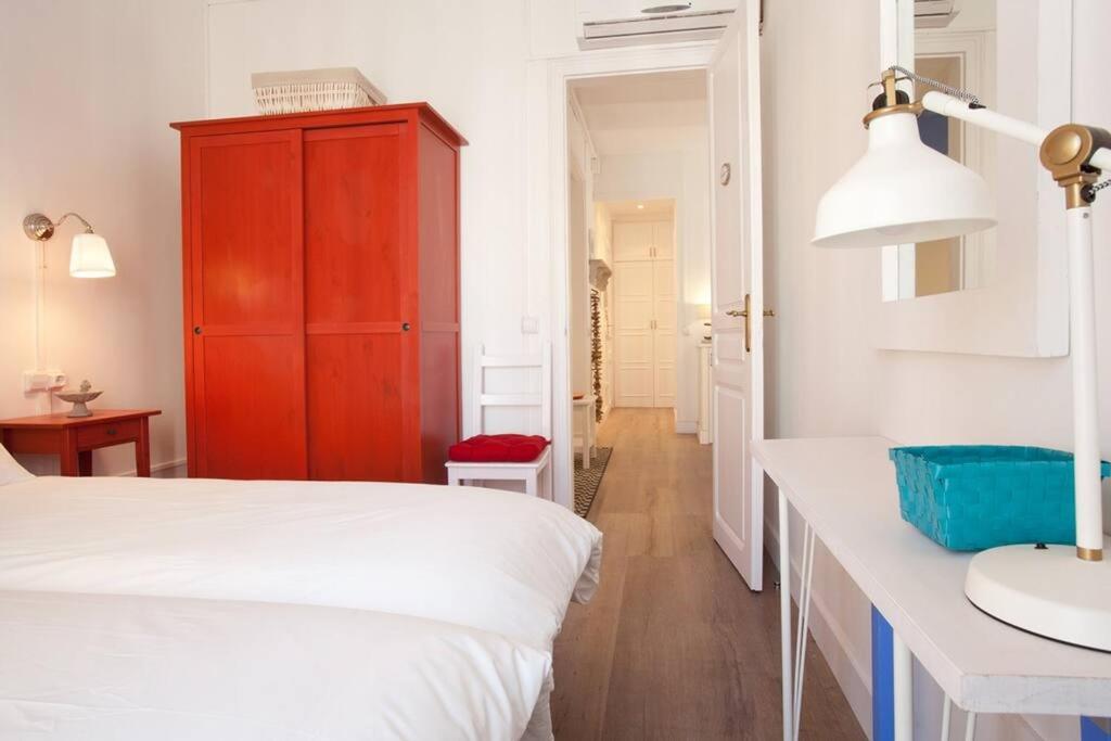A bed or beds in a room at Apt In 22 Close To The Beach