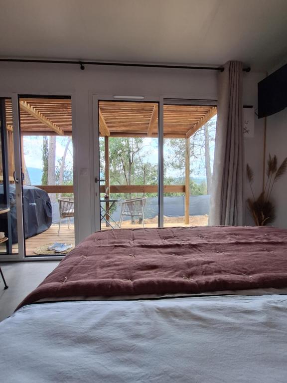 Postel nebo postele na pokoji v ubytování Villa Sisyphe TINY HOUSE" la Odette"