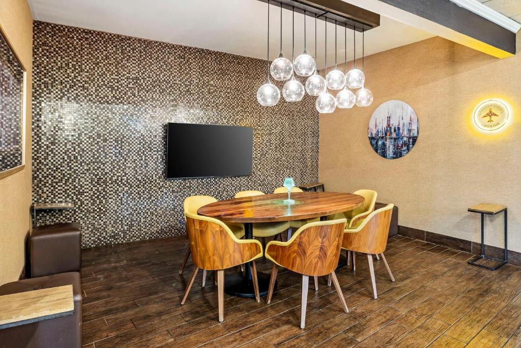 a dining room with a table and chairs and a tv at Best Western Plus Newark Airport West in Newark