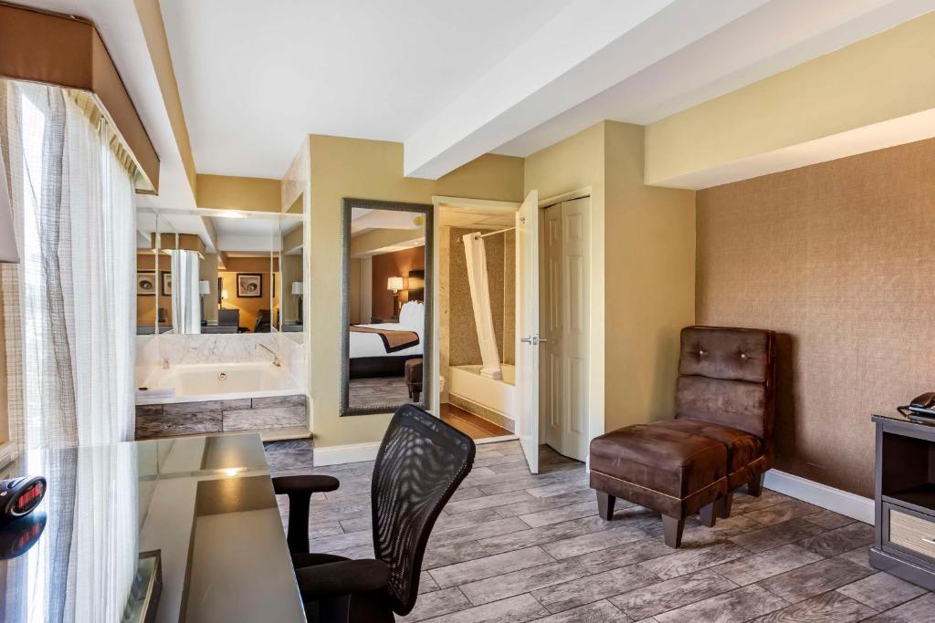 a living room with a chair and a tub at Best Western Plus Newark Airport West in Newark