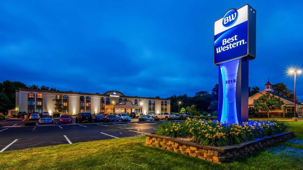 a sign in a parking lot in front of a hotel at Best Western Hazlet Inn in Hazlet