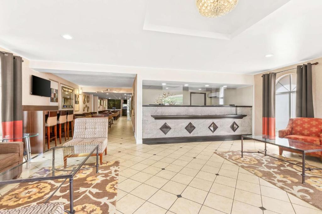 Kuchyň nebo kuchyňský kout v ubytování Best Western Hazlet Inn
