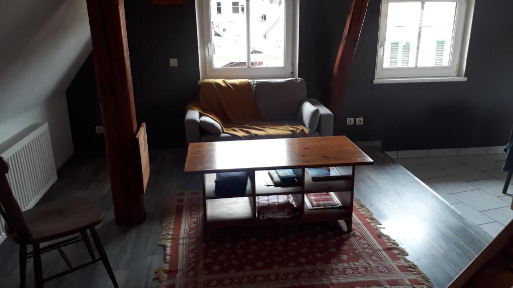 Posezení v ubytování Au-Dessus des Toits plein centre avec vue sur les vignes