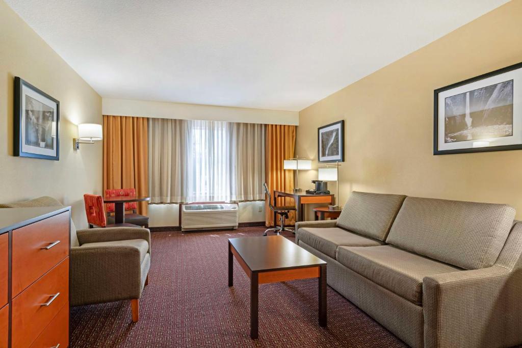 Posezení v ubytování Best Western Cascade Inn & Suites