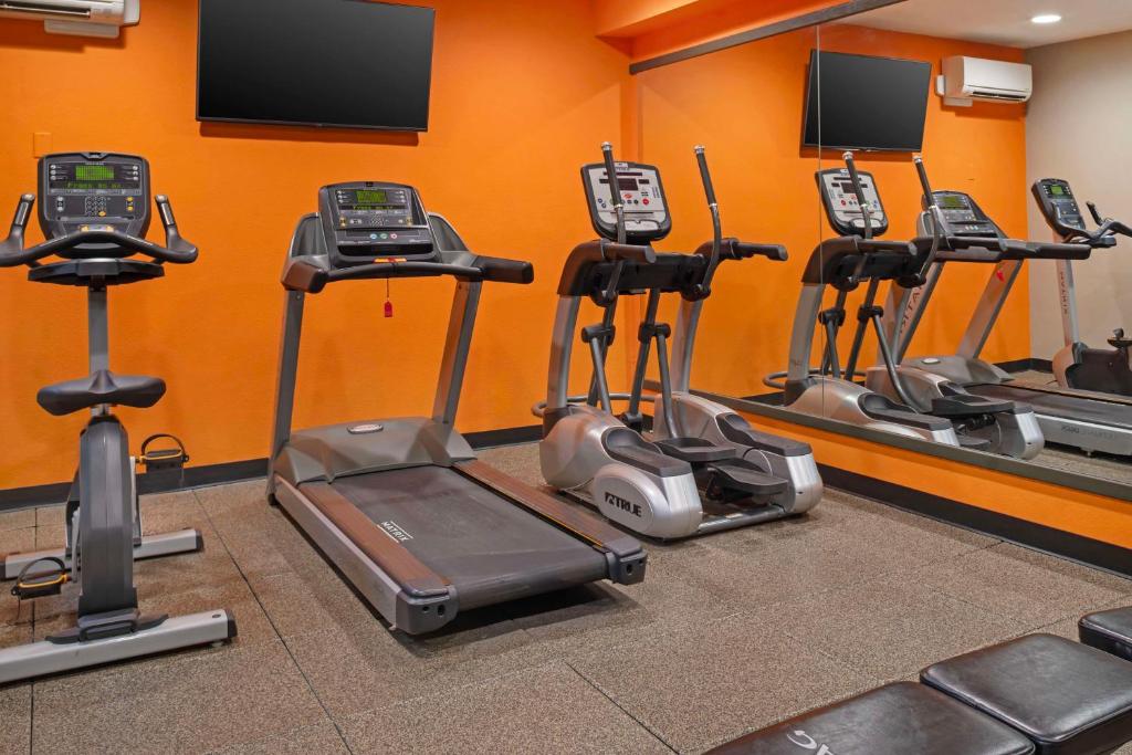 Fitness centrum a/nebo fitness zařízení v ubytování Best Western Cascade Inn & Suites