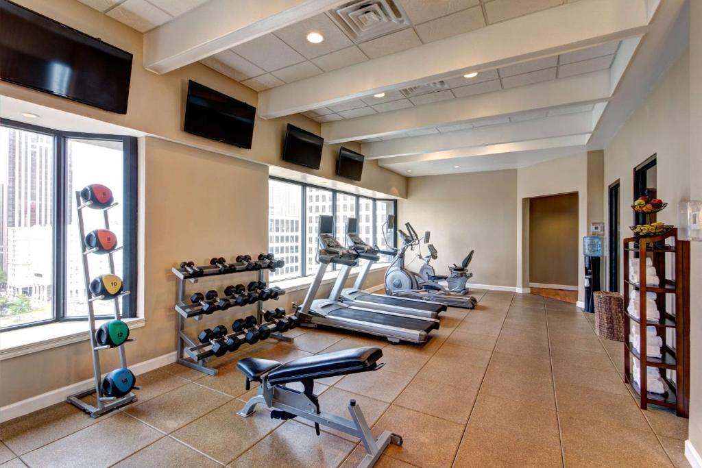 Fitness centrum a/nebo fitness zařízení v ubytování Blake Hotel New Orleans, BW Signature Collection