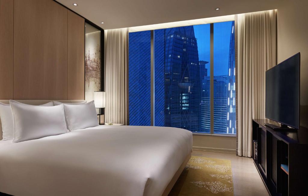 Postel nebo postele na pokoji v ubytování Park Hyatt Bangkok