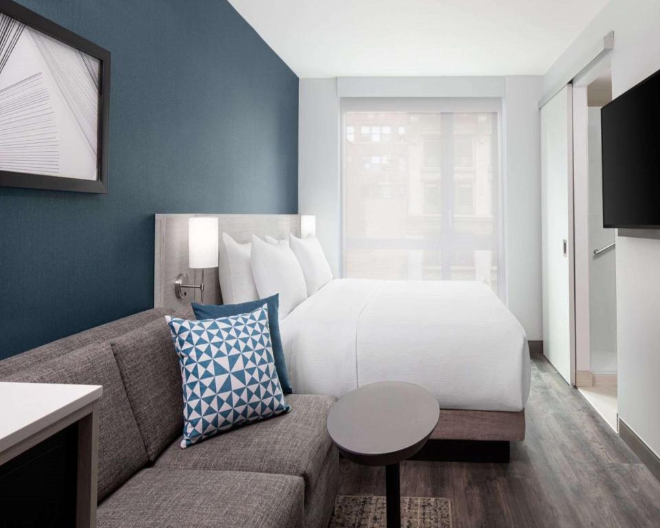 Hyatt Place New York Chelseaにあるベッド