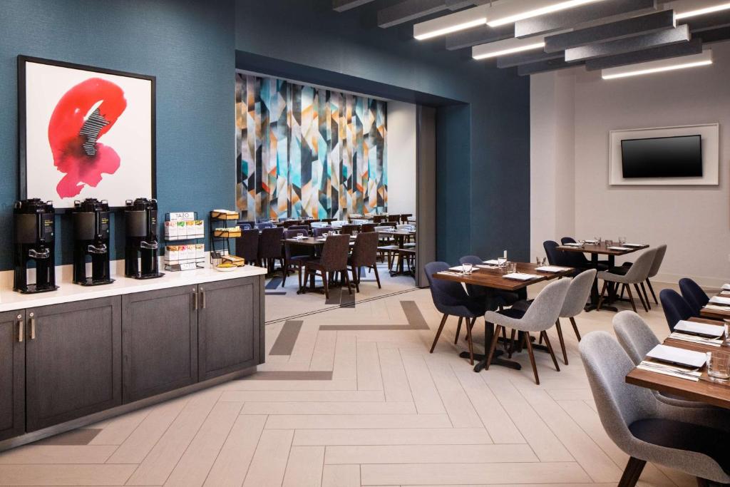 Hyatt Place New York Chelseaにあるレストランまたは飲食店