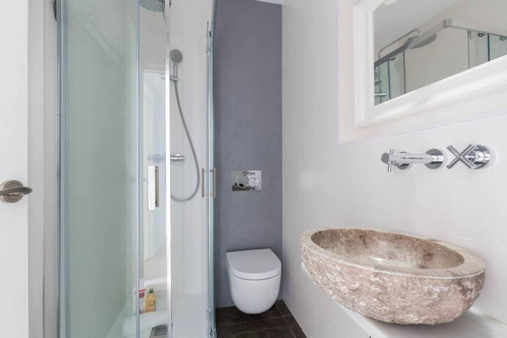 Kúpeľňa v ubytovaní 2 Bdr Penthouse In Grcia