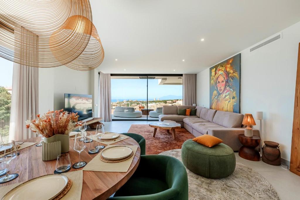 Villa Vida - Luxury Panorama Seaview Penthouse in Organic-Boho Design with Pool, Gym, Spa