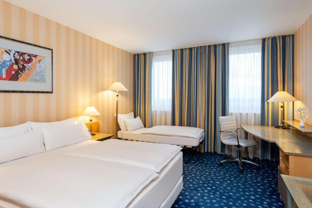 Postel nebo postele na pokoji v ubytování NH Danube City