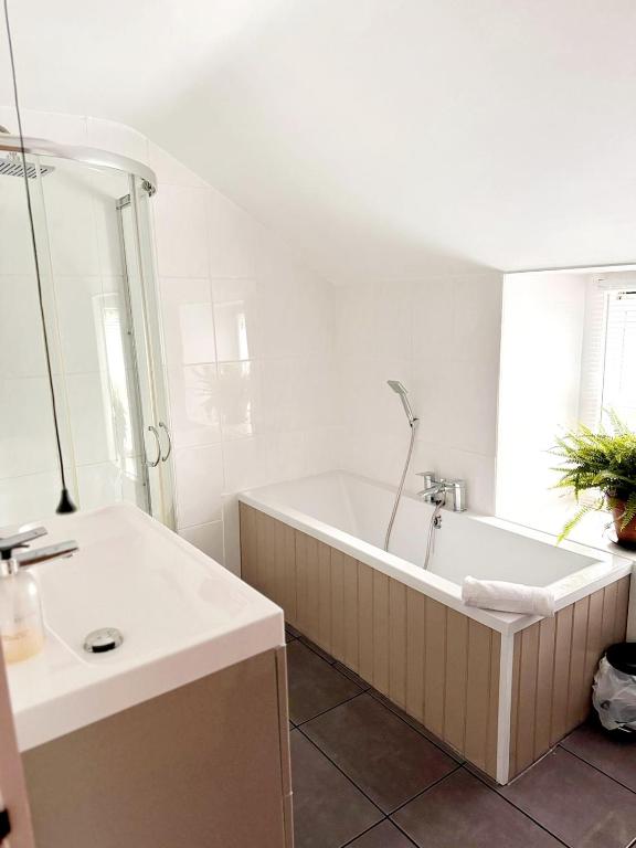 13 WinterSlow Cottage photo