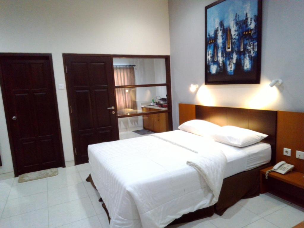 Postel nebo postele na pokoji v ubytování Jambuluwuk Residence Menteng