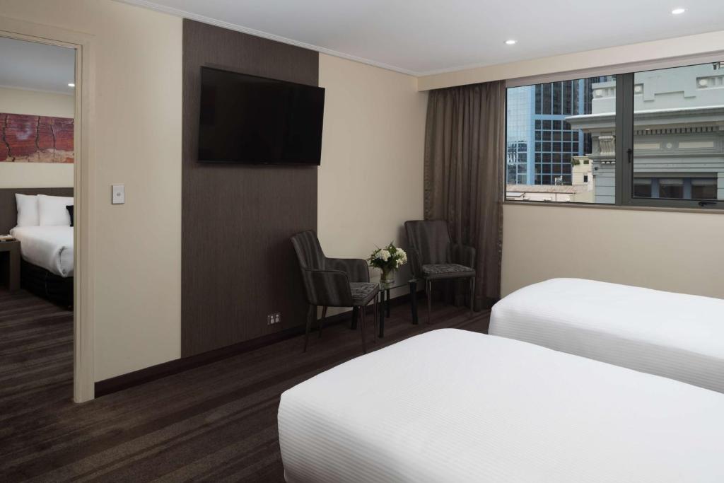 Postel nebo postele na pokoji v ubytování Rydges World Square
