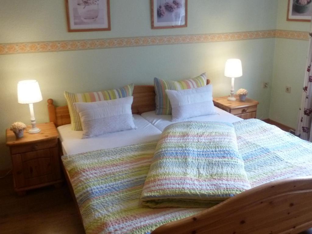 Postel nebo postele na pokoji v ubytování Ferienwohnung Lotti