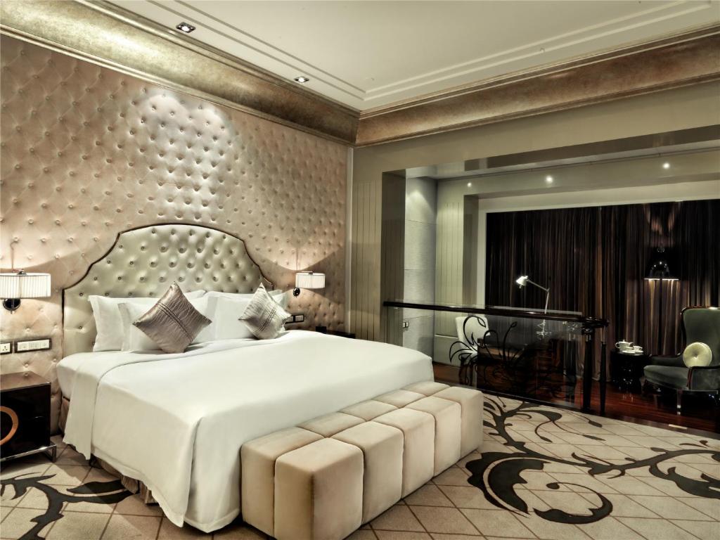 Postel nebo postele na pokoji v ubytování Chateau Star River Shanghai Minhang
