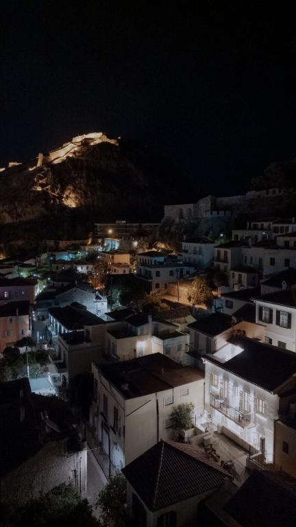 Nespecifikovaný výhled na hory nebo výhled na hory při pohledu z hotelu