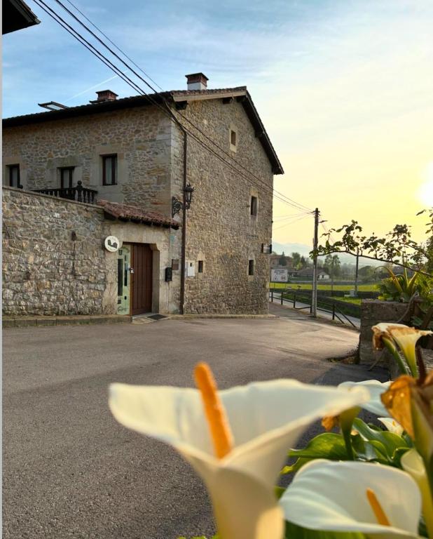 a carrot in a white bowl in front of a building at La Posada de Abanillas in Abanillas