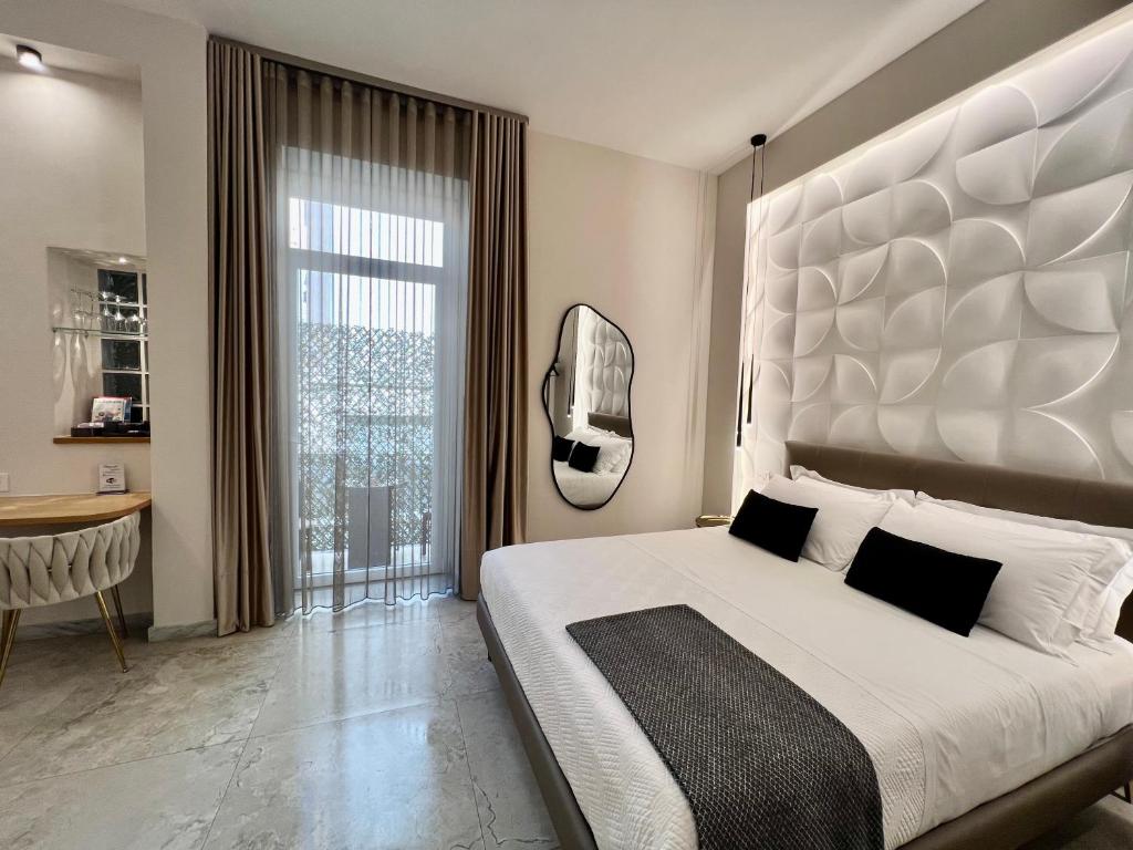 Ένα ή περισσότερα κρεβάτια σε δωμάτιο στο Elegant Rooms