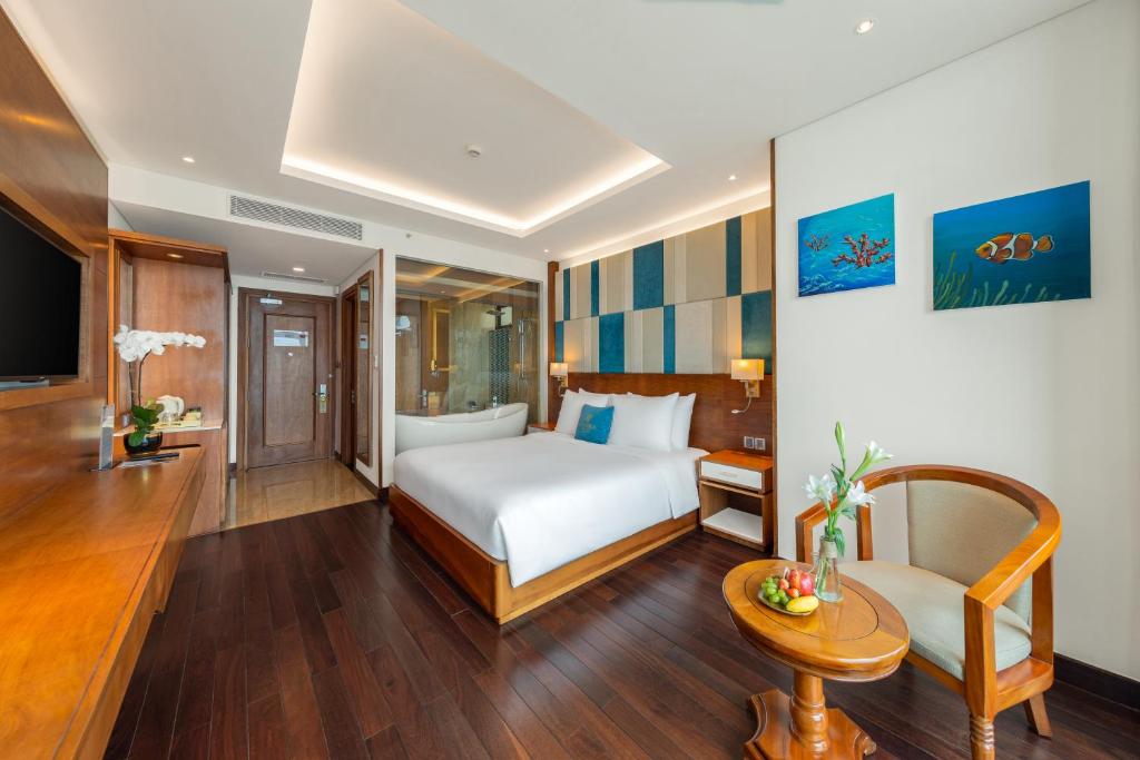 Ocean Front Deluxe King with Balcony