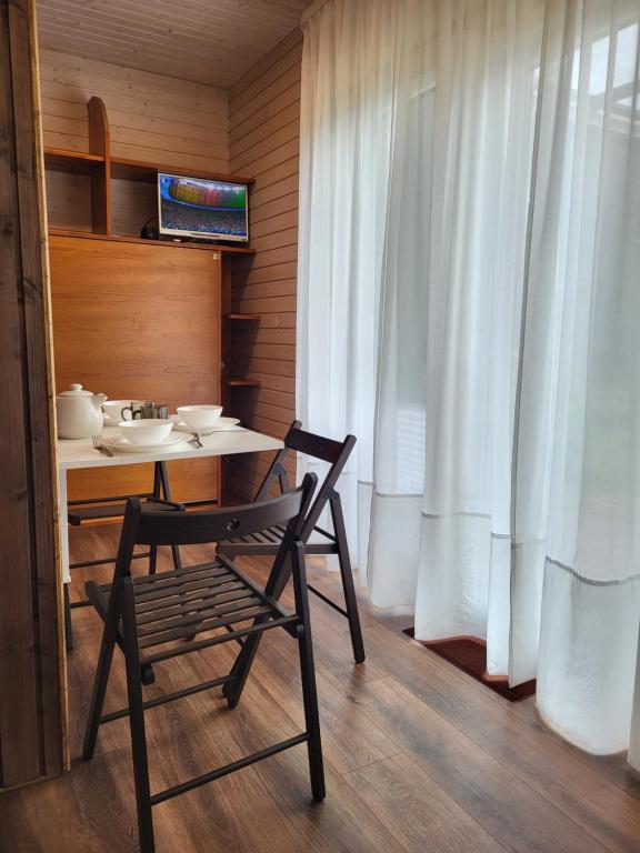 Televisyen dan/atau pusat hiburan di Studio apartment with terrasse