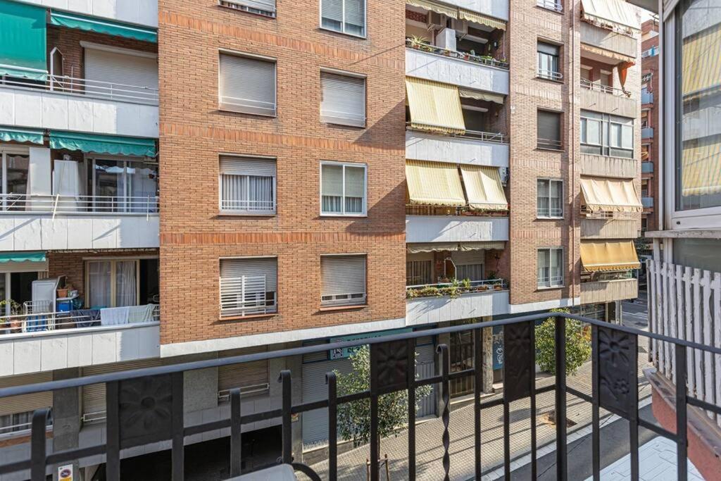 Balkón alebo terasa v ubytovaní Bright 3bdr Near To The Metro
