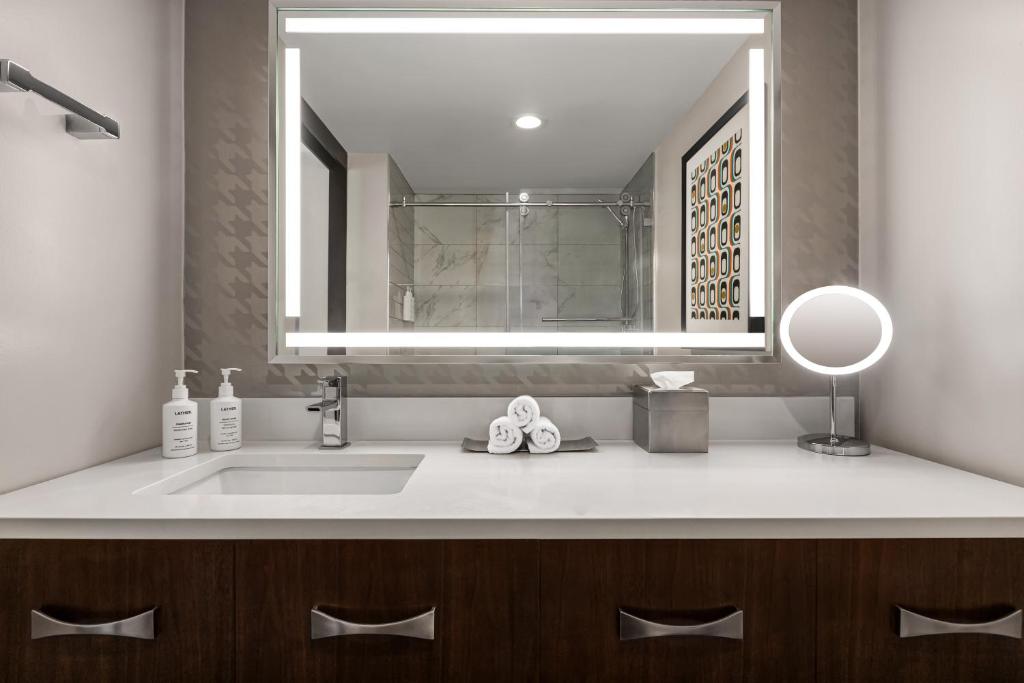 The American Hotel Atlanta Downtown, Tapestry Collection by Hilton - Double Room With Two Double Beds - Hearing Access