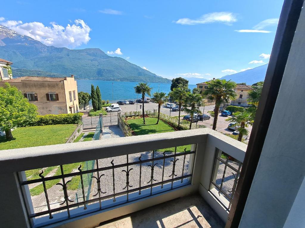 a balcony with a view of the ocean and mountains at Immobillario - Domus Palmae in Domaso