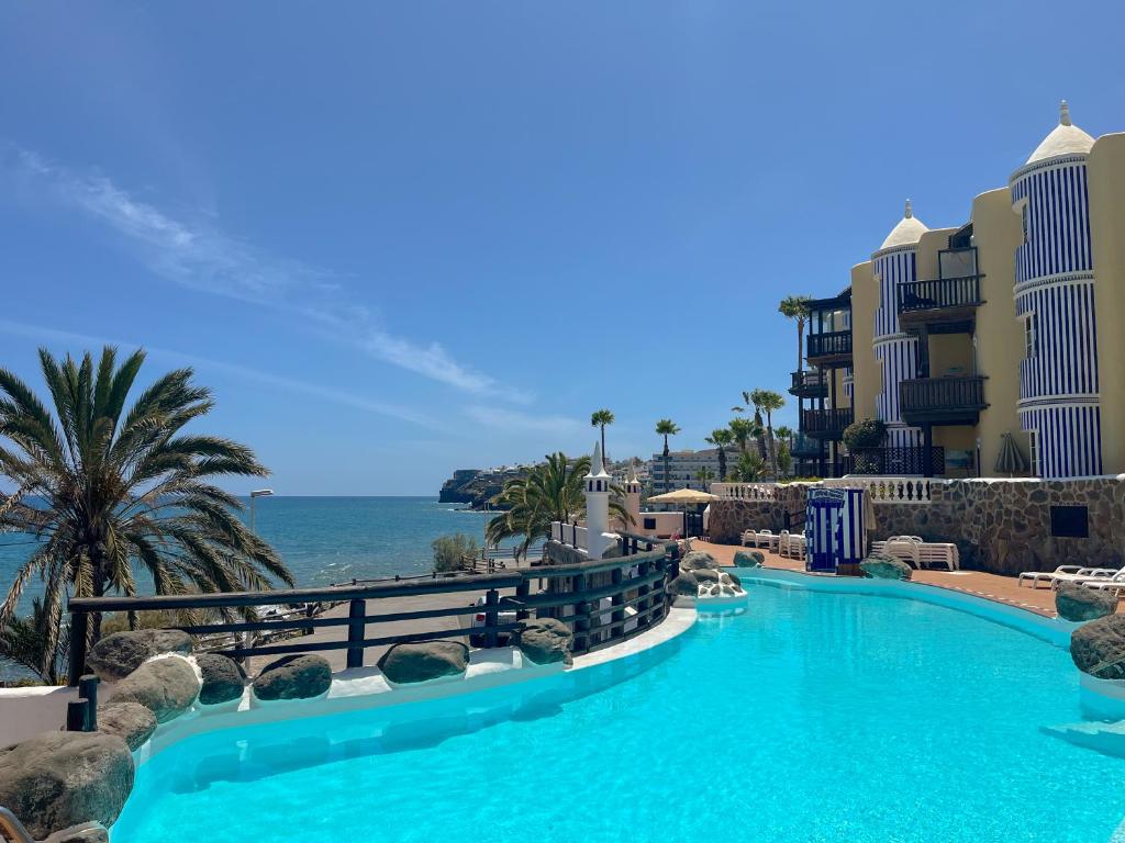 The swimming pool at or close to Beautiful Apartment Altamar