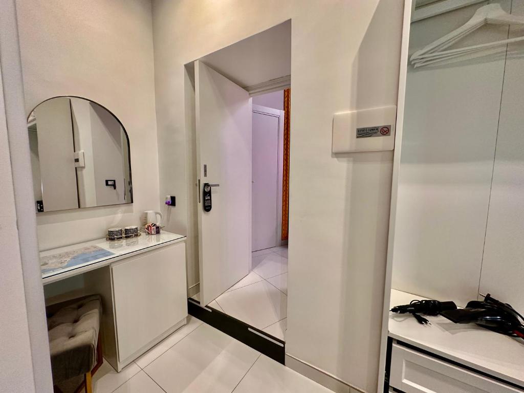 Elegance Rooms Spaccanapoli - 10