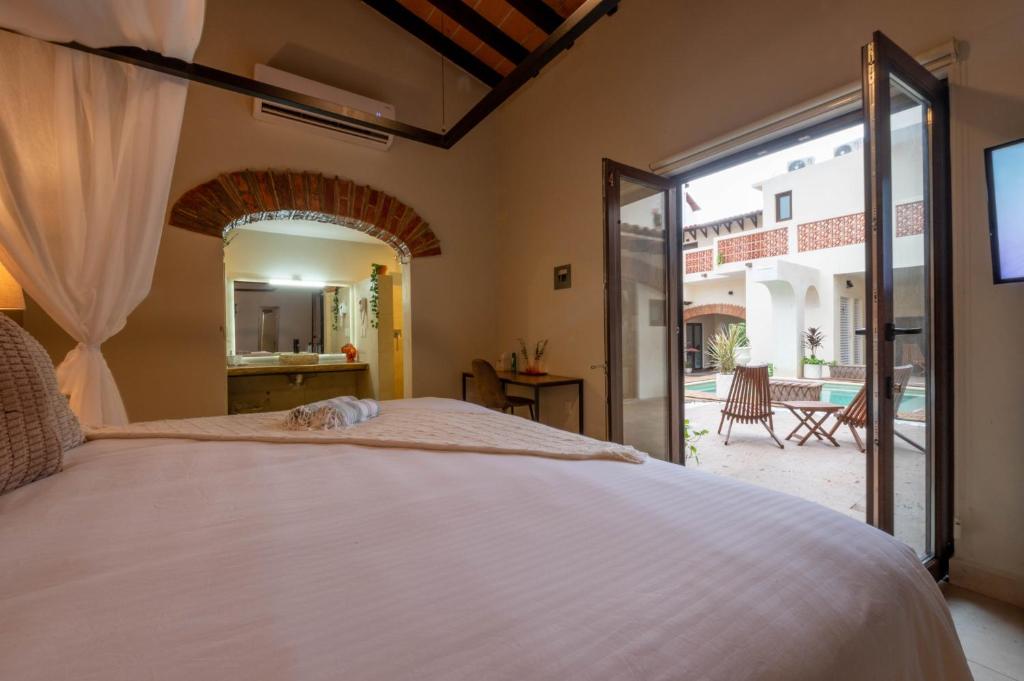 Casa Victoria Malecón - Adults Only - Queen Room