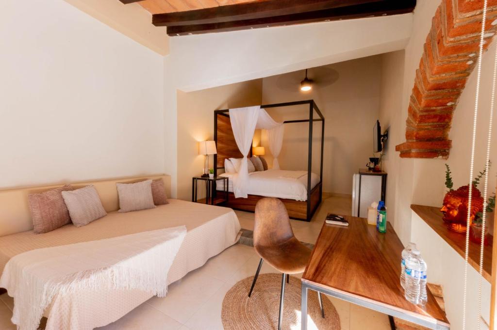 Casa Victoria Malecón - Adults Only - Queen Room With Pool View