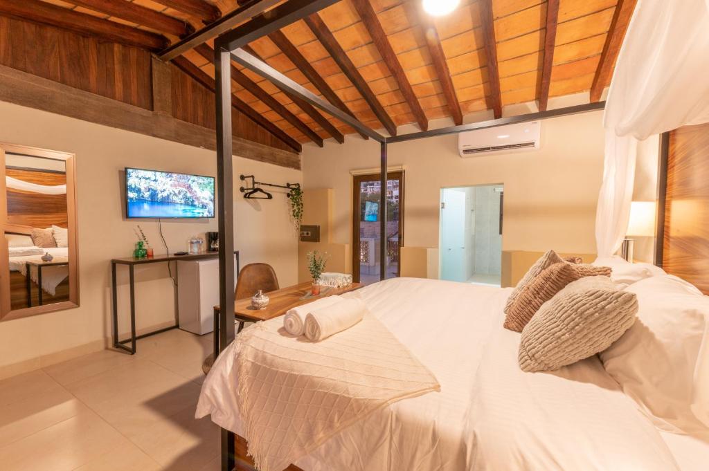 Casa Victoria Malecón - Adults Only - King Room With Balcony