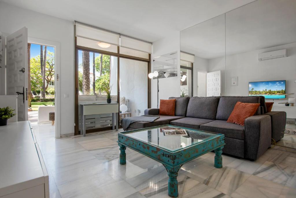 La Alcazaba lagoon in Marbella by Costarentals - Ref M48