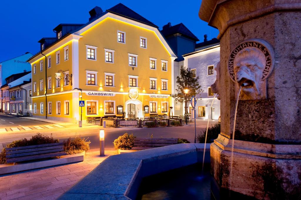 a building with a statue of a mans head on a column at Hotel Gambswirt in Tamsweg