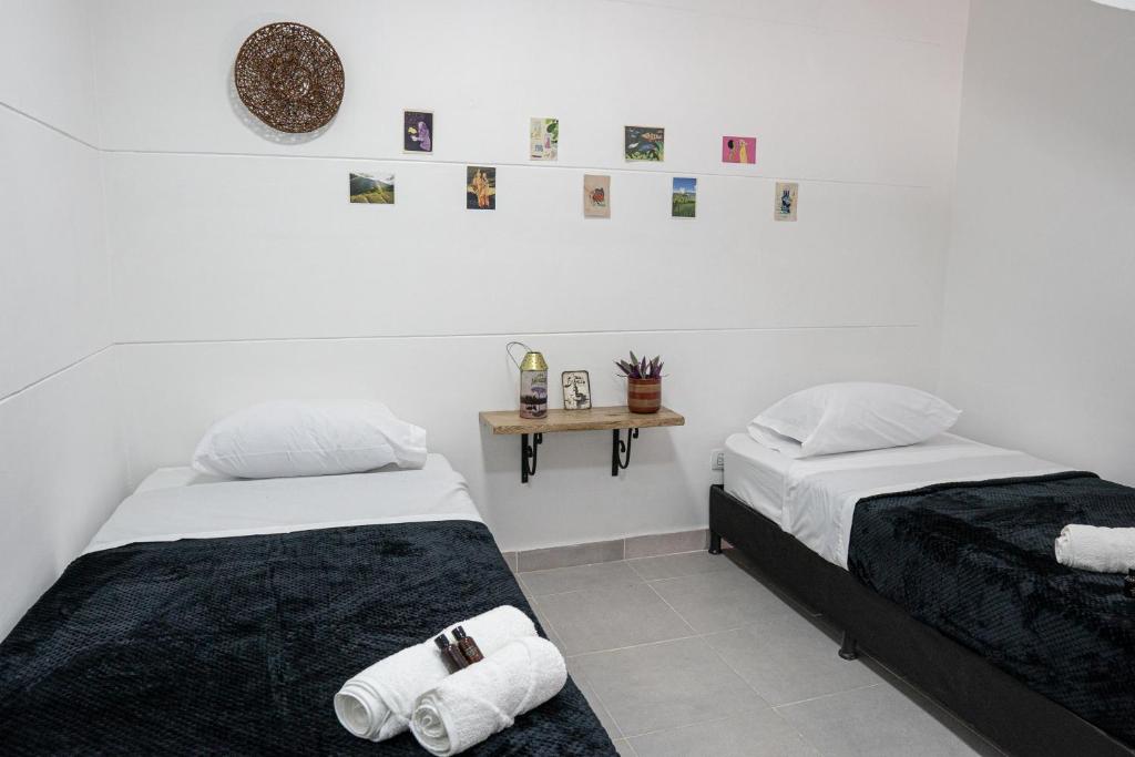 Postel nebo postele na pokoji v ubytování Laureles Garden Hostel