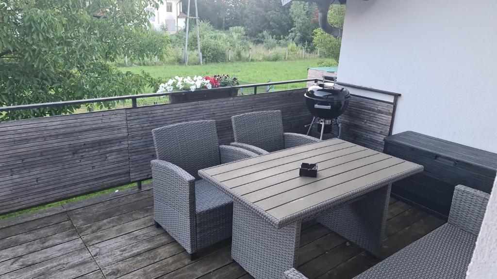 Balkón nebo terasa v ubytování Gemütliche Wohnung in St Georgen nähe Attersee