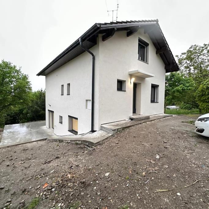 Budova, kde se vila nachází