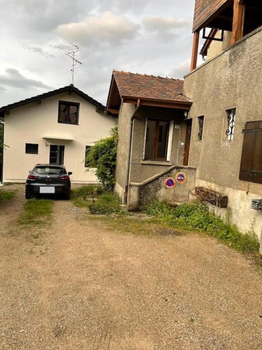 Budova, kde se vila nachází