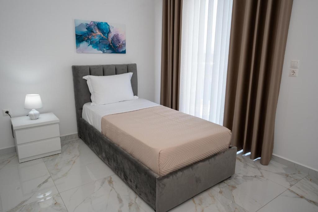 Postel nebo postele na pokoji v ubytování Kalasa Hotel