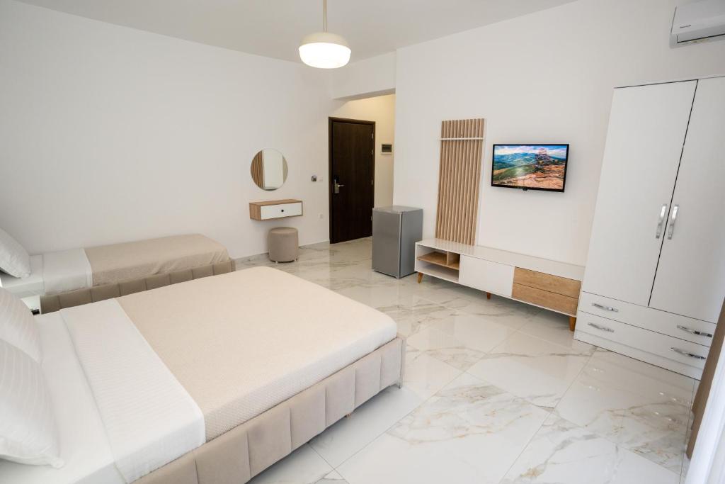 Postel nebo postele na pokoji v ubytování Kalasa Hotel